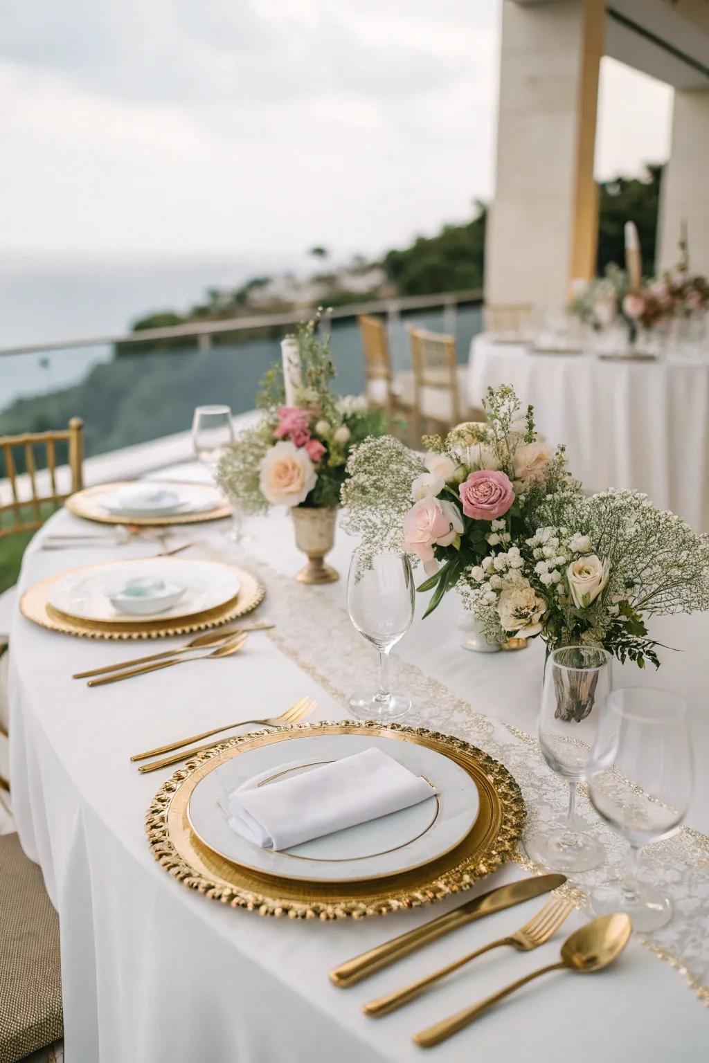 Gleaming aureate details introduce a dash of glamour to this sophisticated dining table.