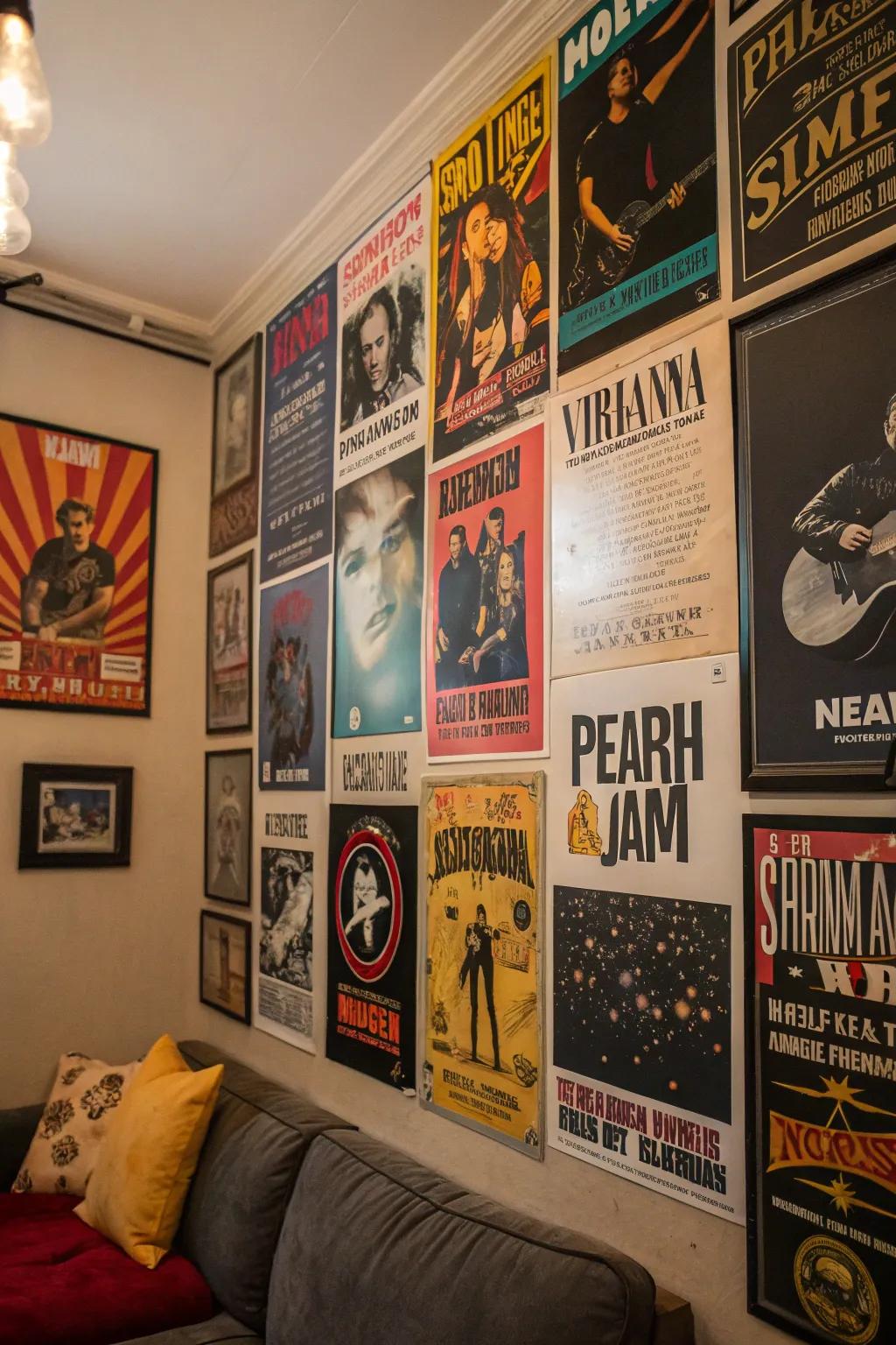 A wall filled with legendary band posters instantly infuses character and an avant-garde touch.
