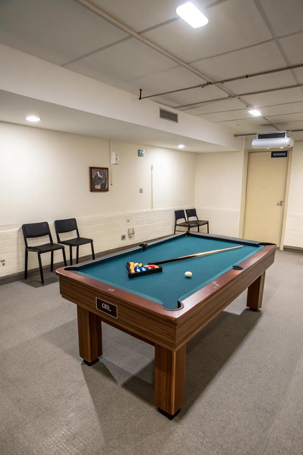 A well-sized 7-foot pool table fits flawlessly in a compact room, optimizing both area and aesthetic.