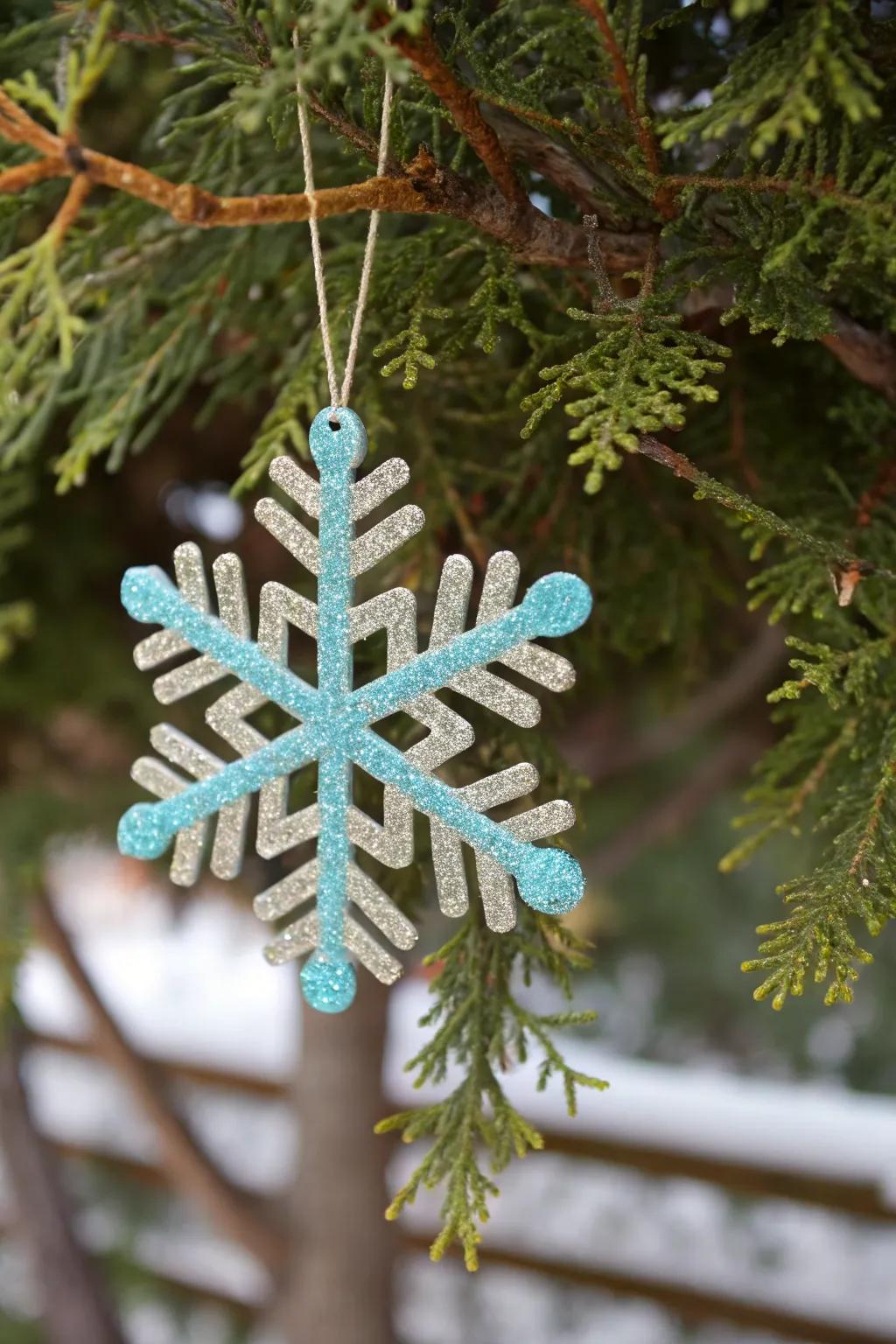 Art peg snow crystals, imparting a hint of winter enchantment to your Christmas tree.