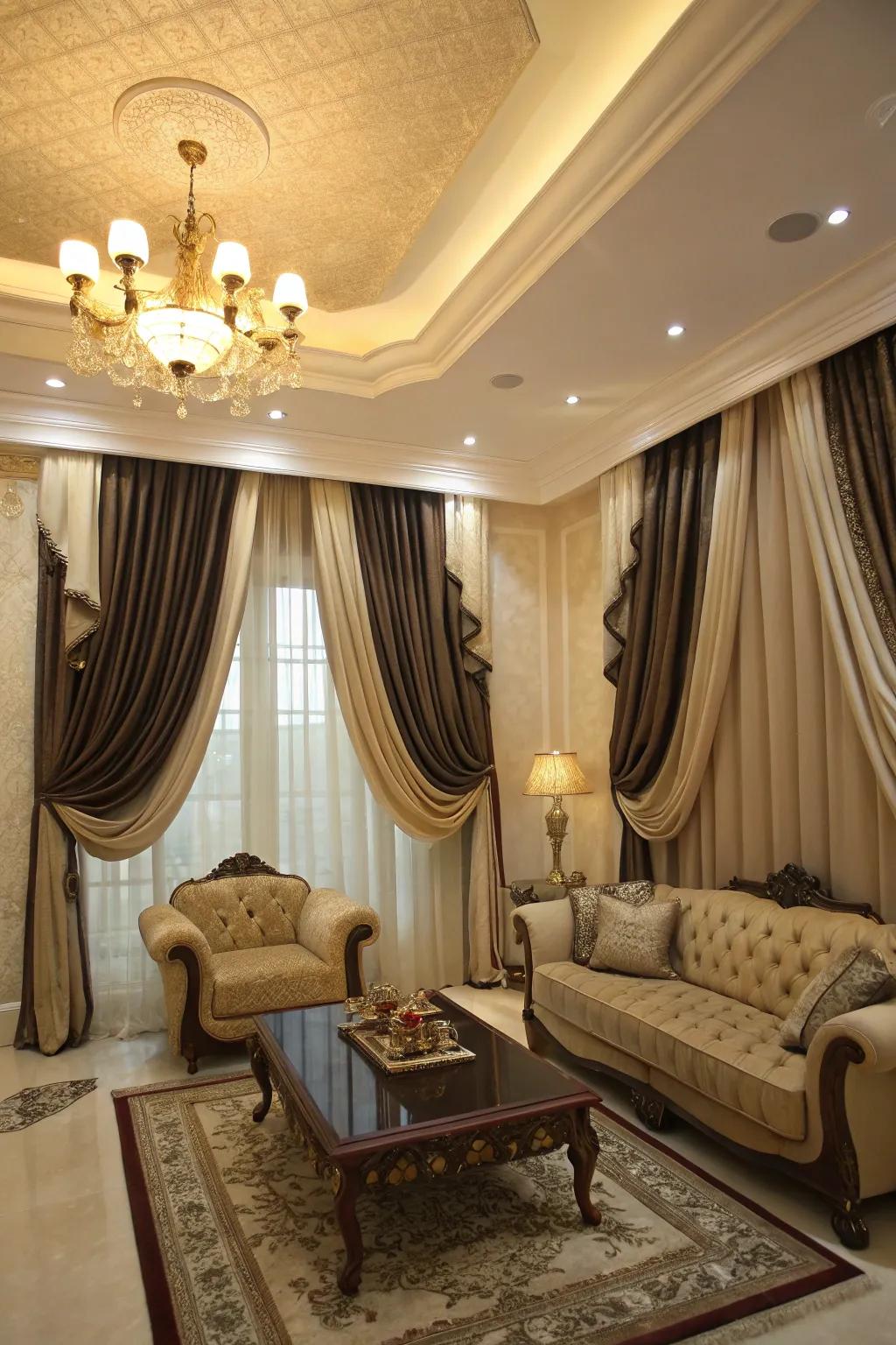 Refined hanging of two-tone window dressings adding sophistication to a drawing room.