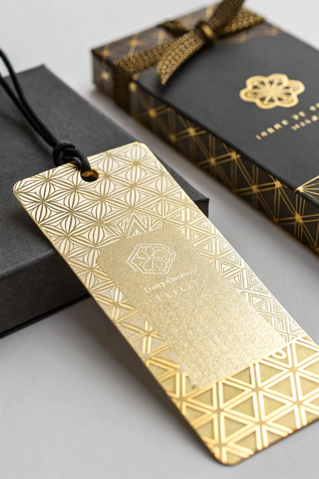 A luxurious tag with gold foiling that adds a touch of elegance.