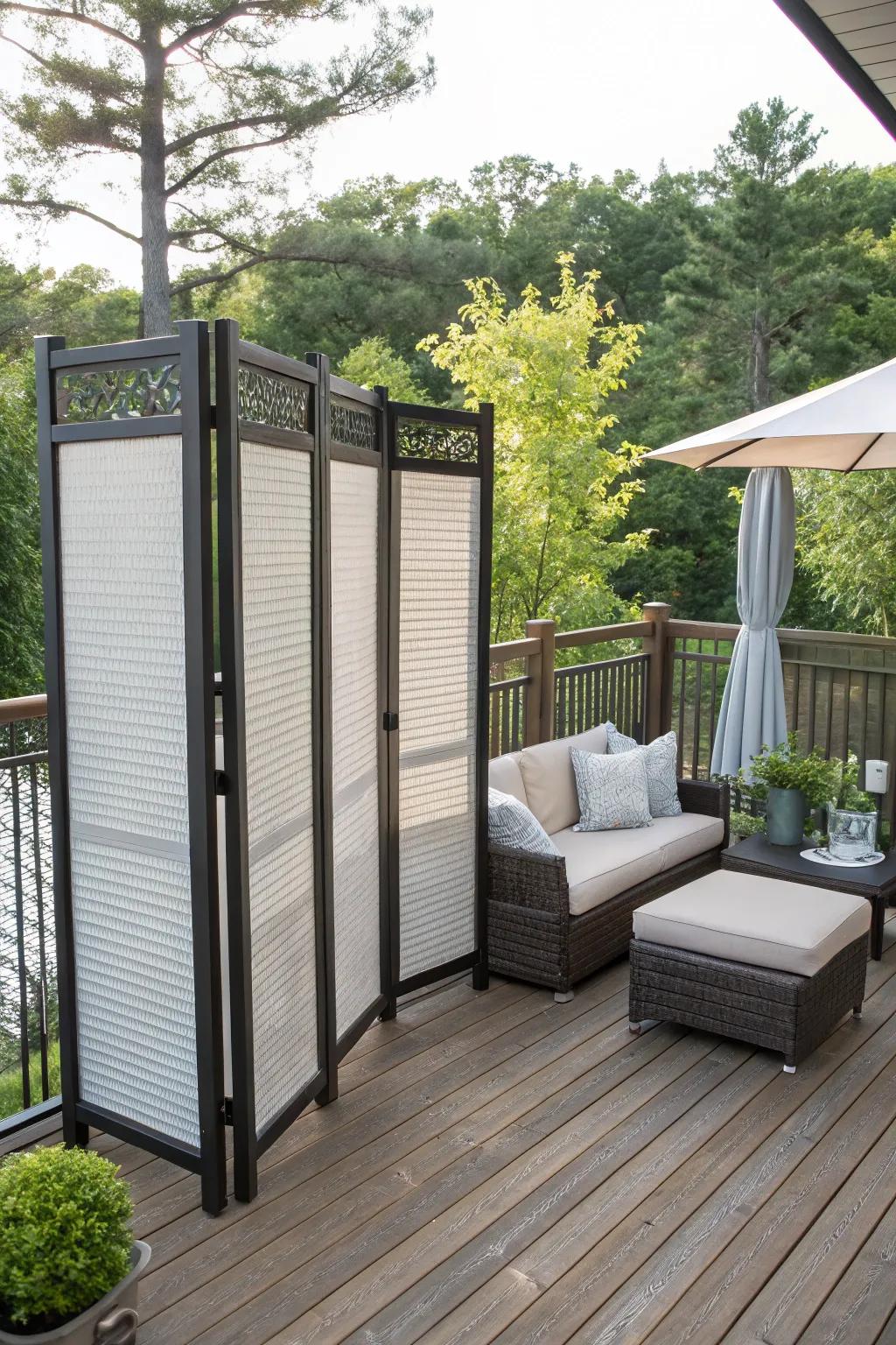 Privacy screens present a chic solution for forging a secluded deck vicinity.