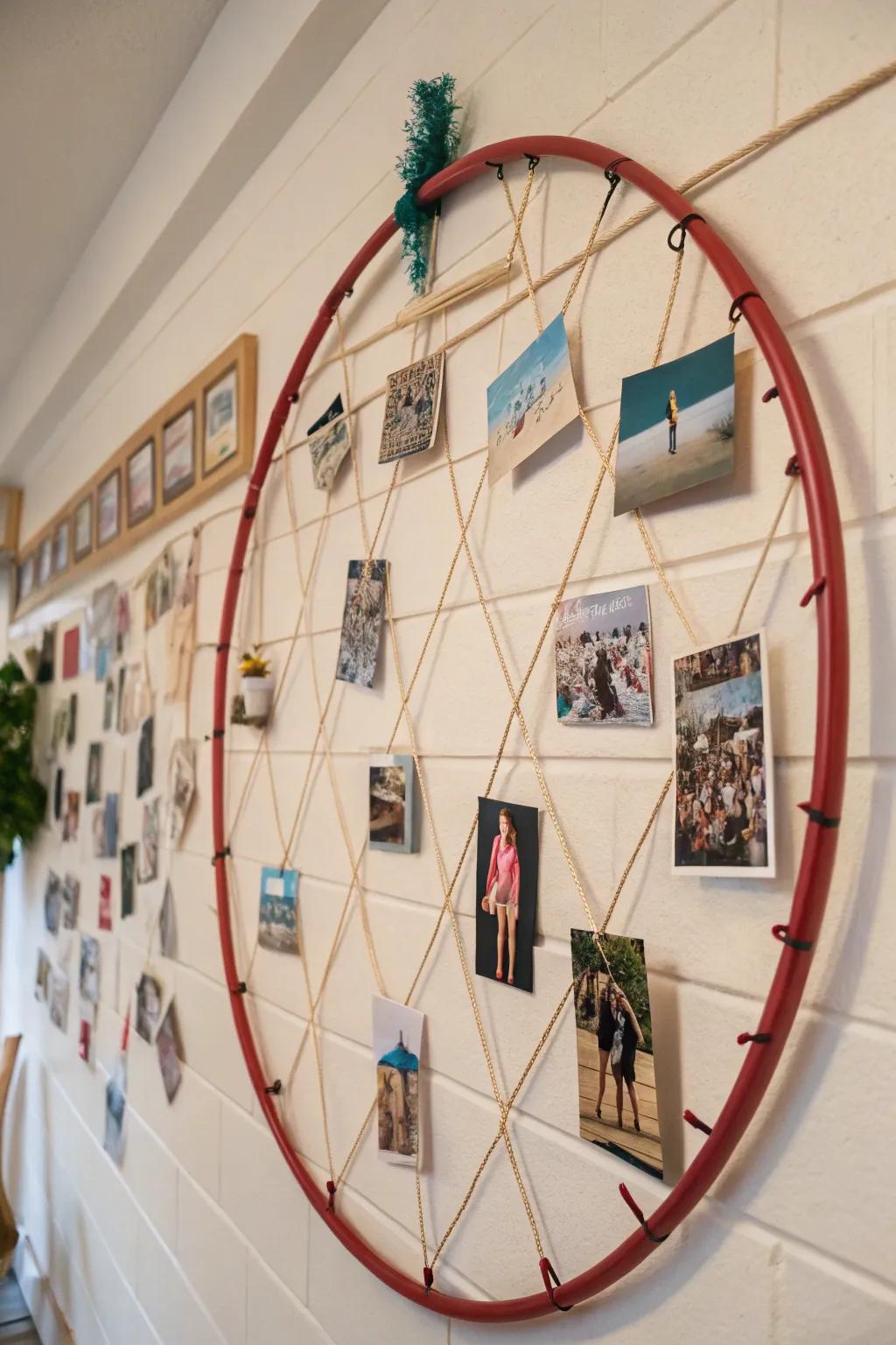 A photo hoop becomes an eye-catching focal point.