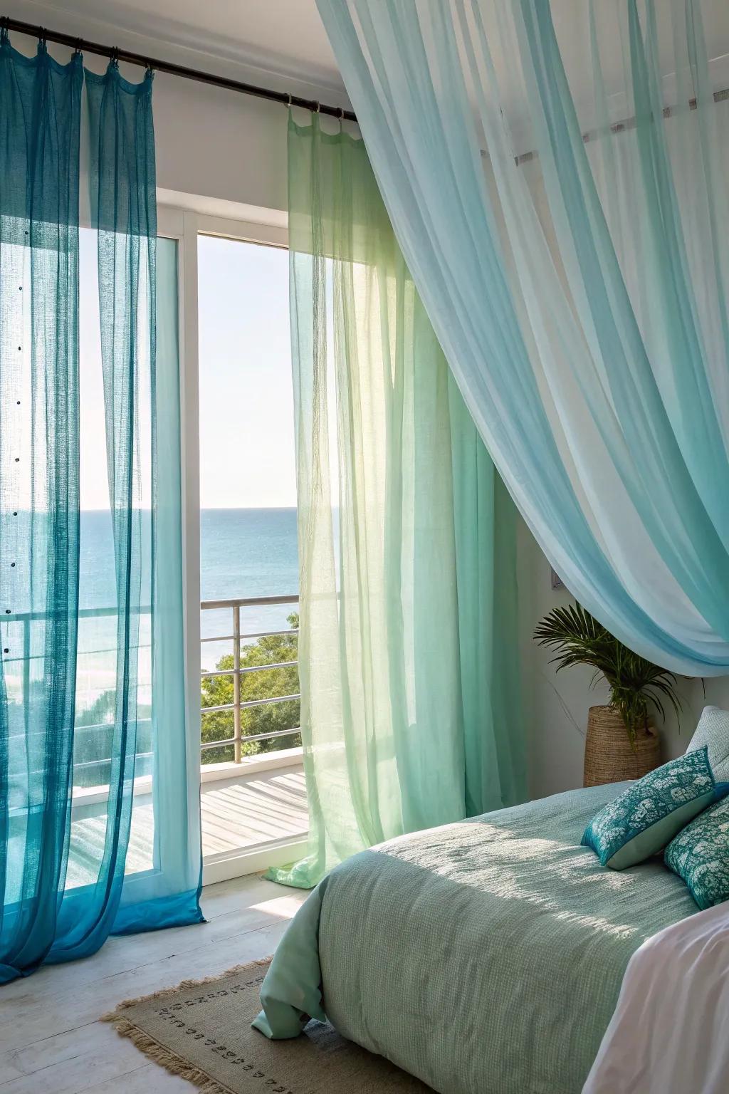 Curtains that mimic the gentle movement of the sea.