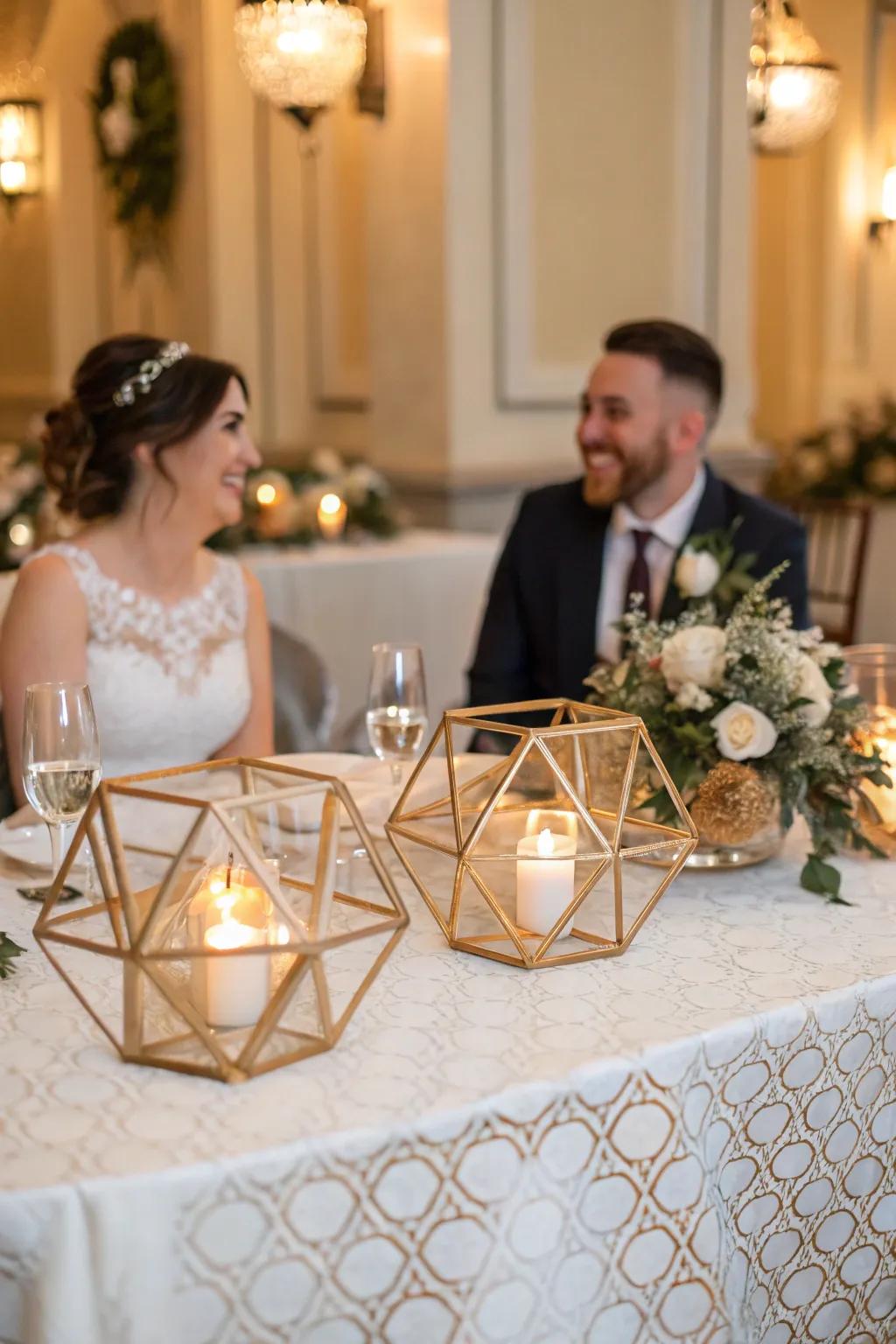 A bride and groom table featuring geometric light holders.