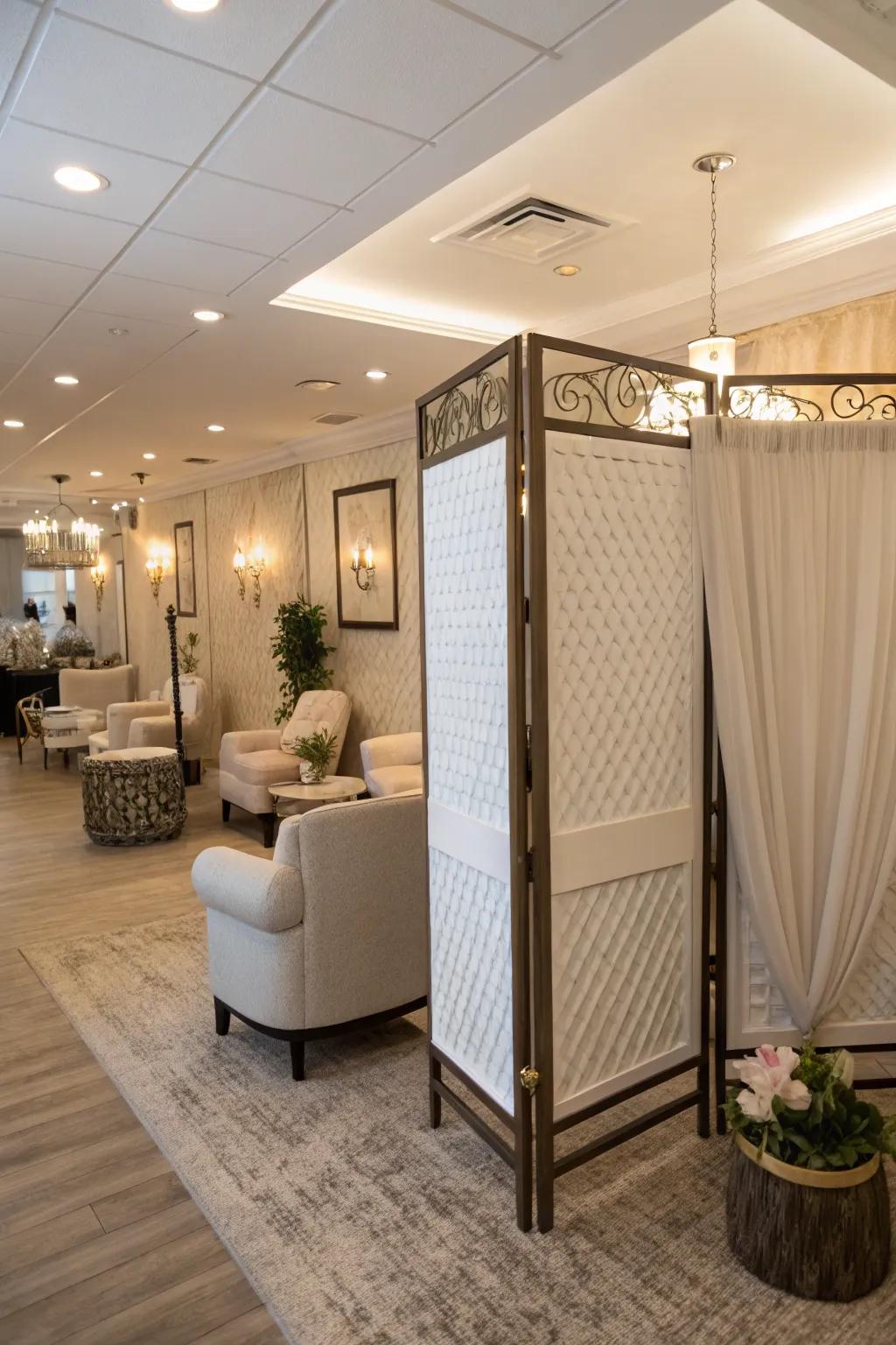 Privacy screens facilitate the refined delineation of your space.