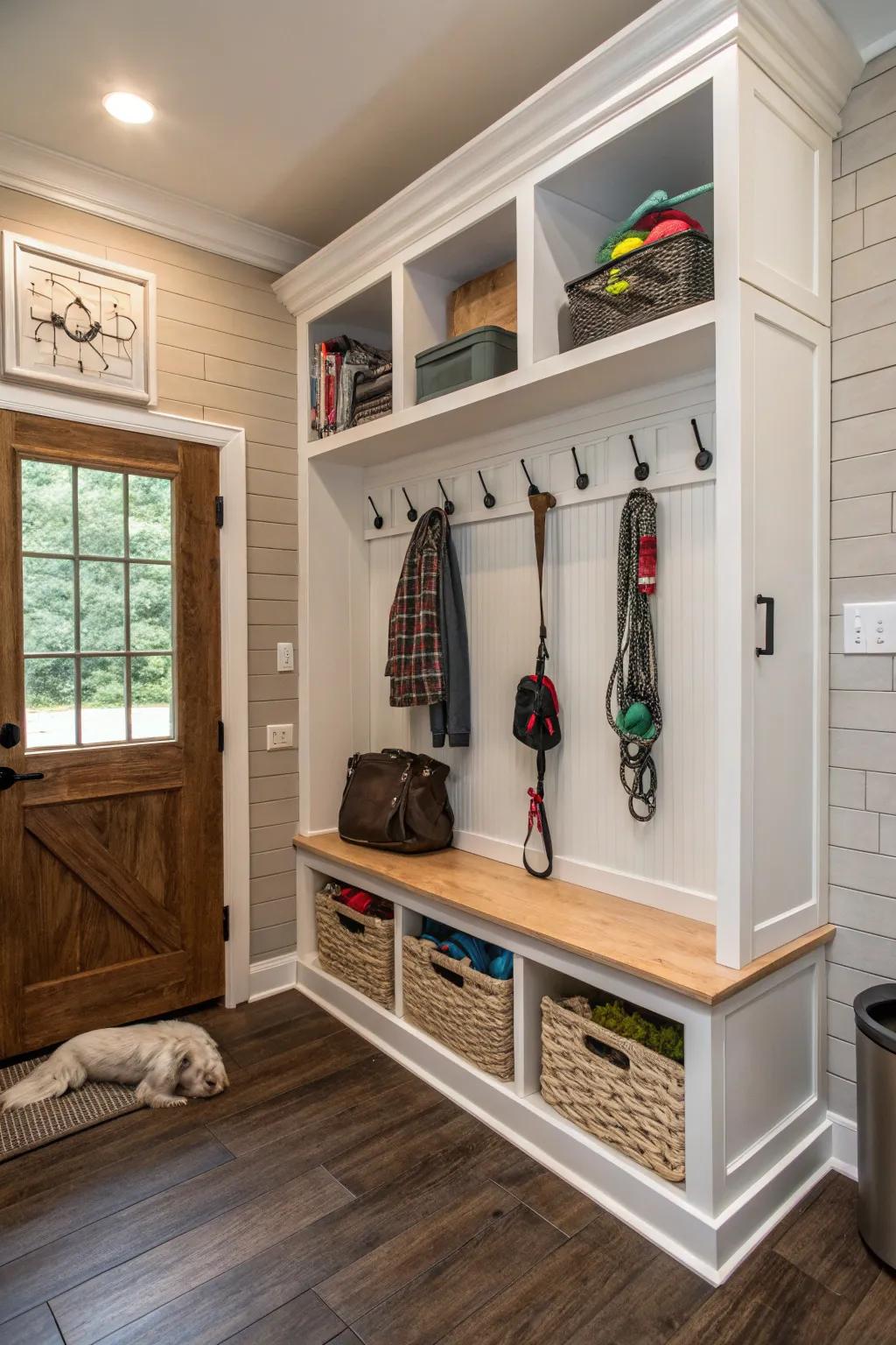 An integrated pet center ensures a tidy mudroom.