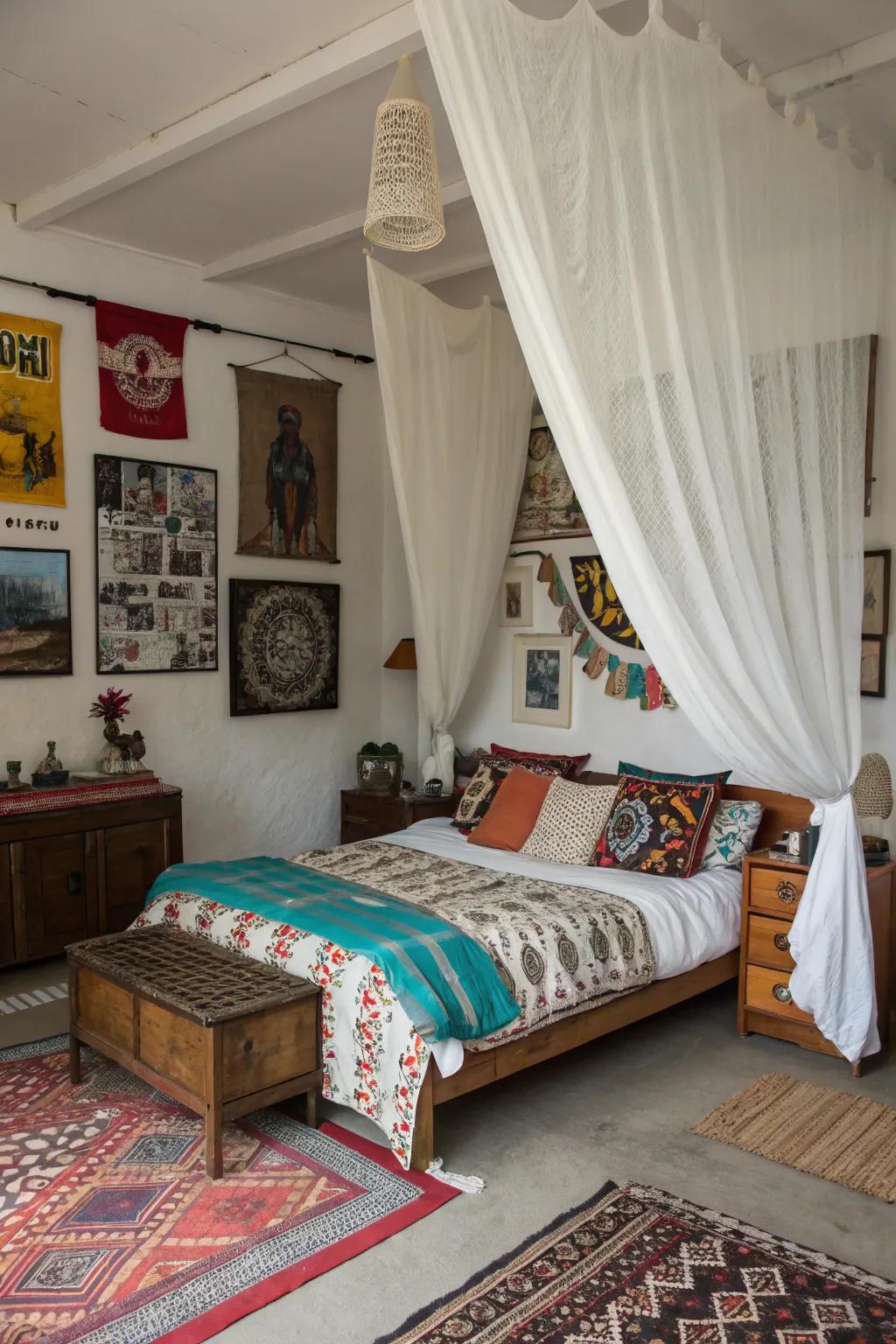 Ivory coverings serve as a versatile backdrop for diverse decor.