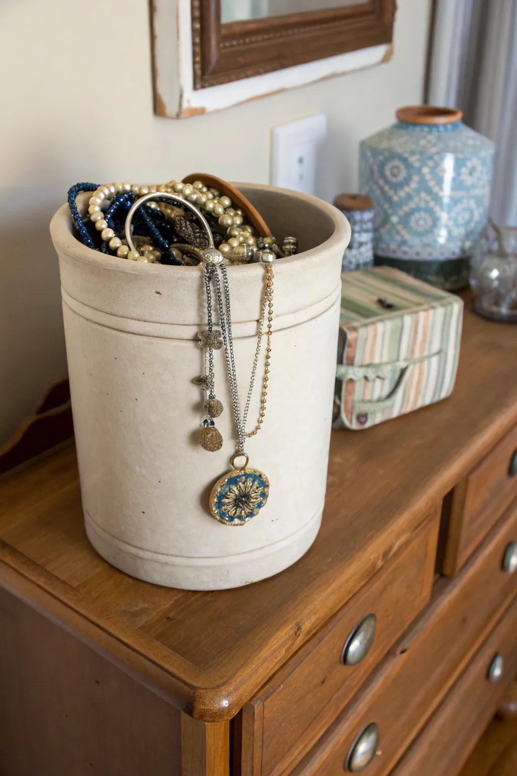 Store your jewelry with elegance through an earthenware holder.