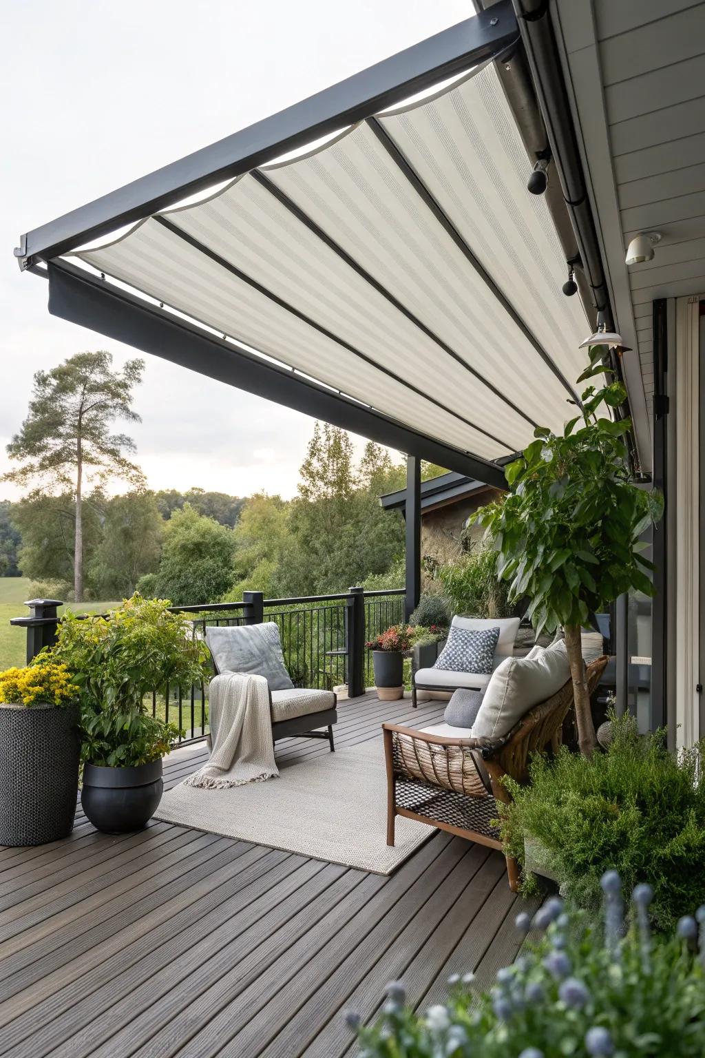 Retractable awnings present adaptable shade solutions, perfect for any event.