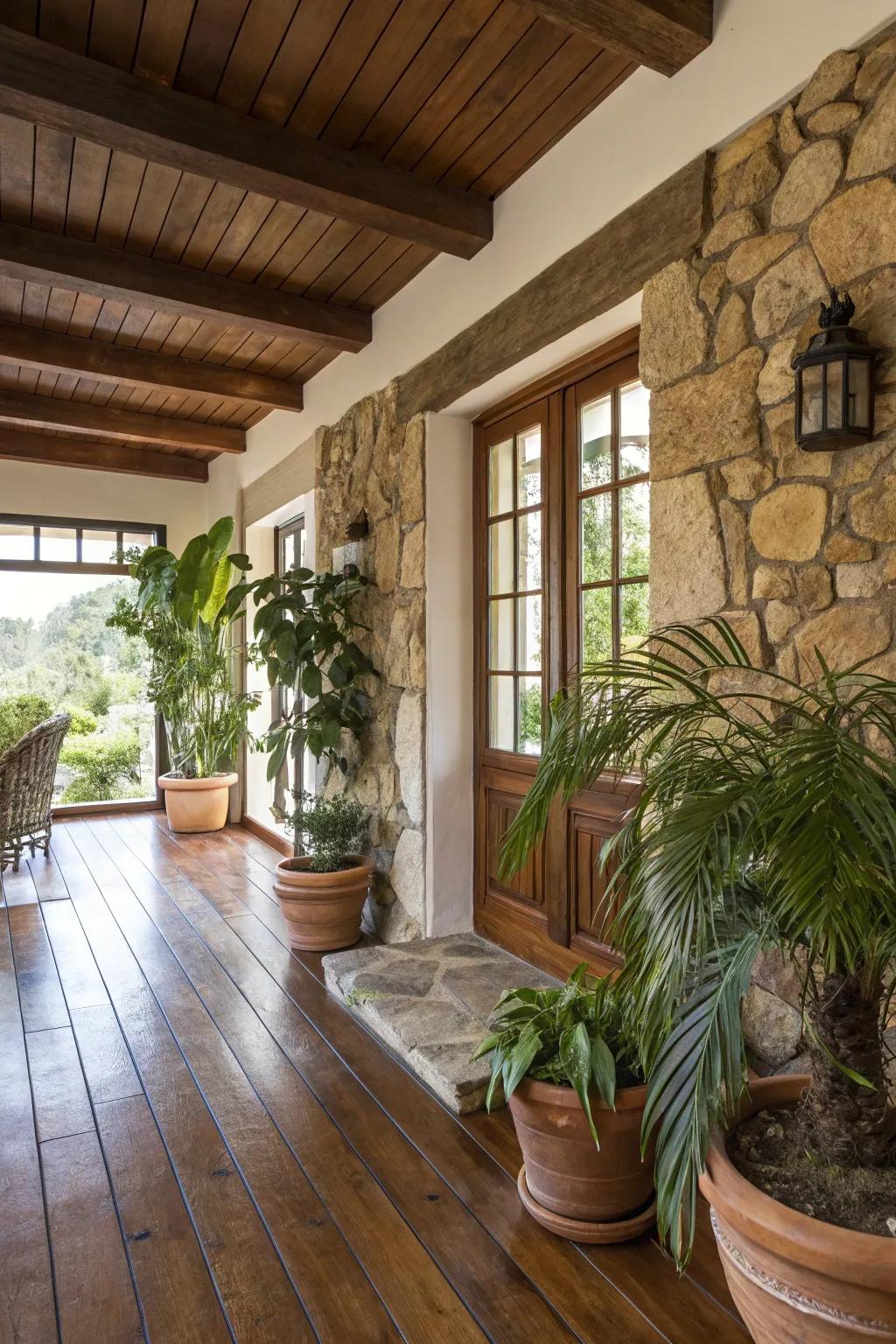 A guest house interior featuring raw materials, producing a warm and appealing atmosphere.