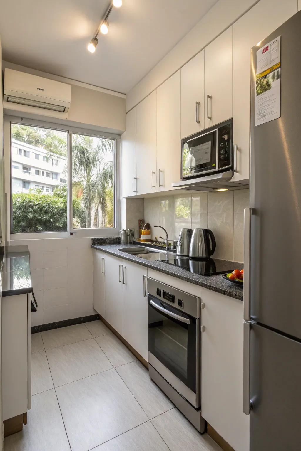 Space-saving appliances integrate harmoniously into a diminutive kitchen, preserving total functionality.