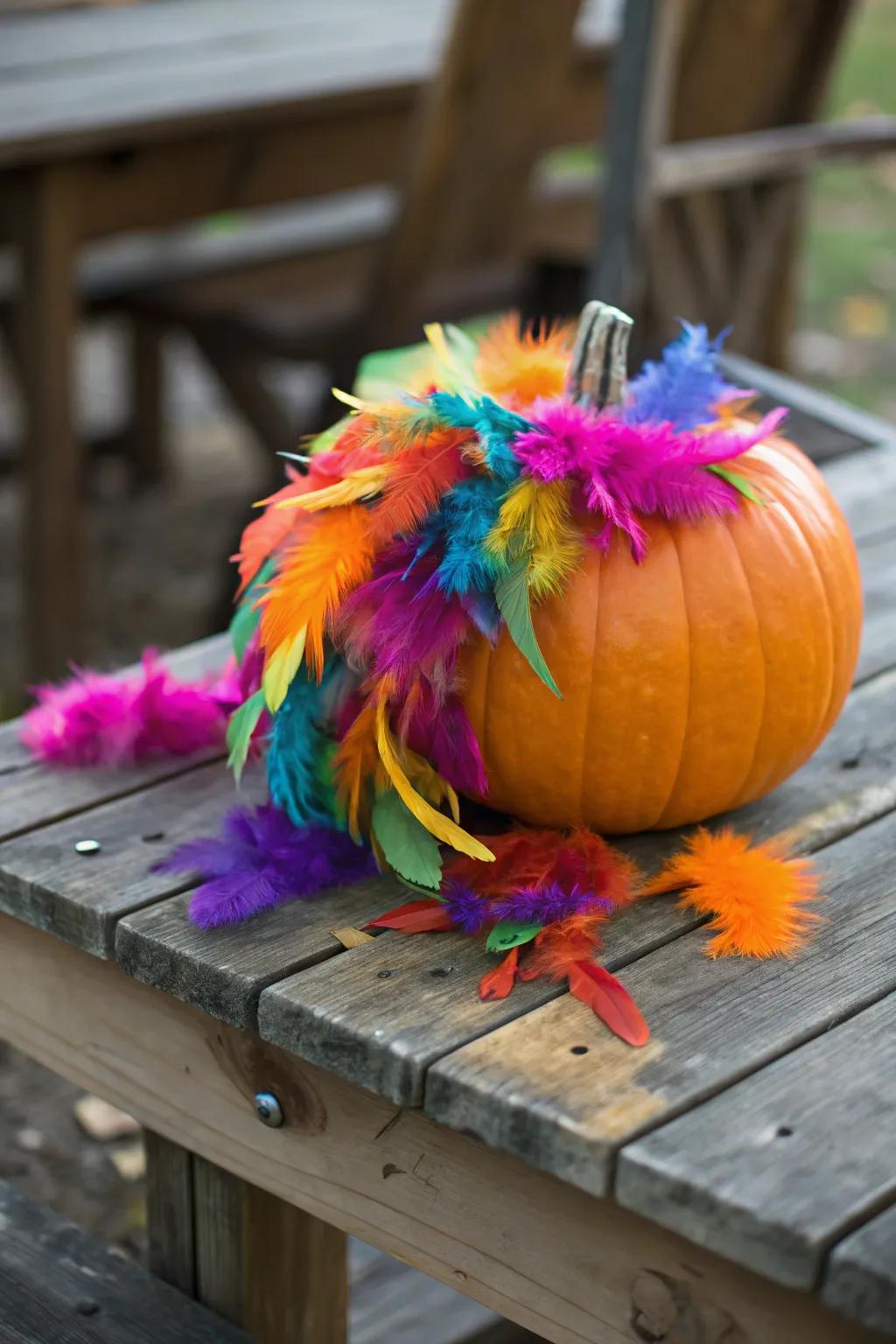 Permit your gourd to ascend with an animated plumed motif.