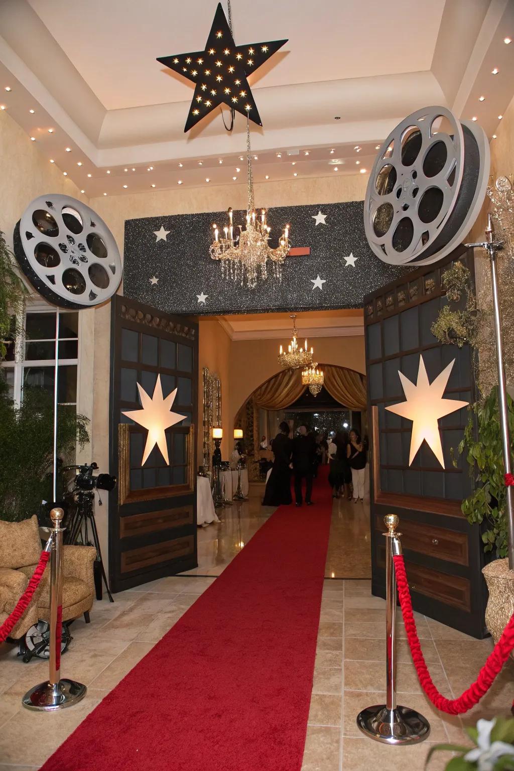 Hollywood-themed embellishments infuse a touch of Tinseltown into your special gathering.
