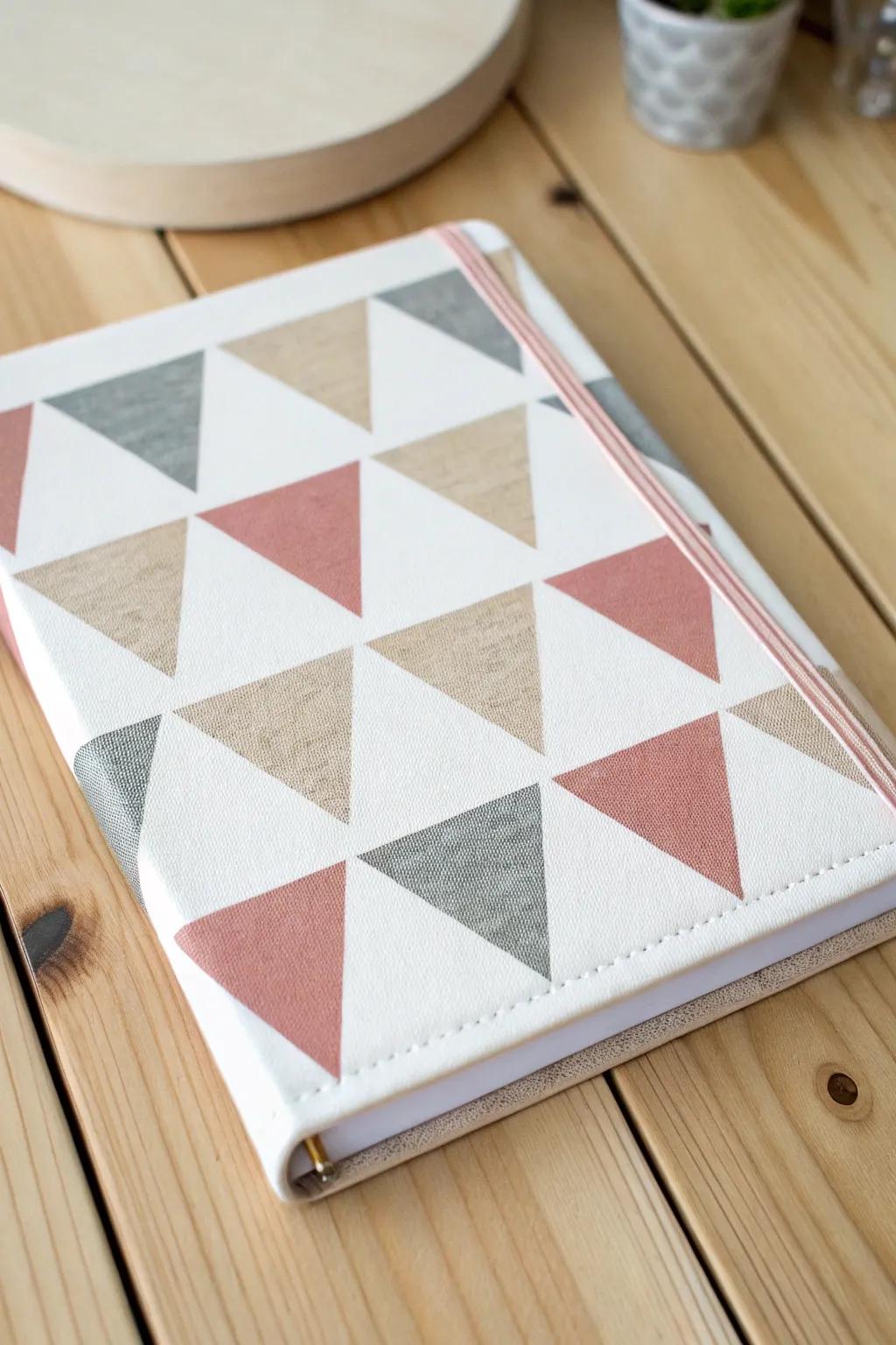 Embrace unpretentiousness imbued with a soupçon of refinement, attained through angular simplicity.