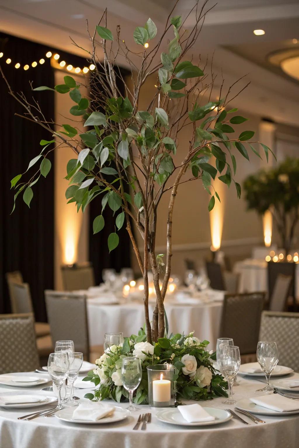 Natural components such as branches and leaves lend a rustic impression.