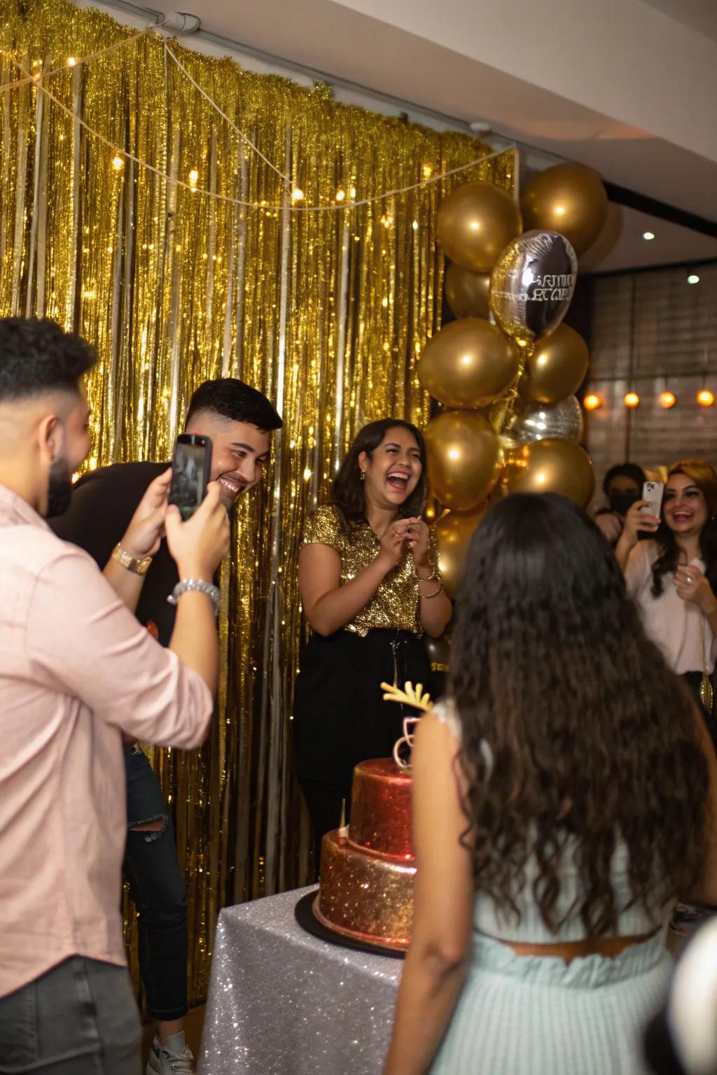 A radiant gold setting ideal for capturing photo memories.