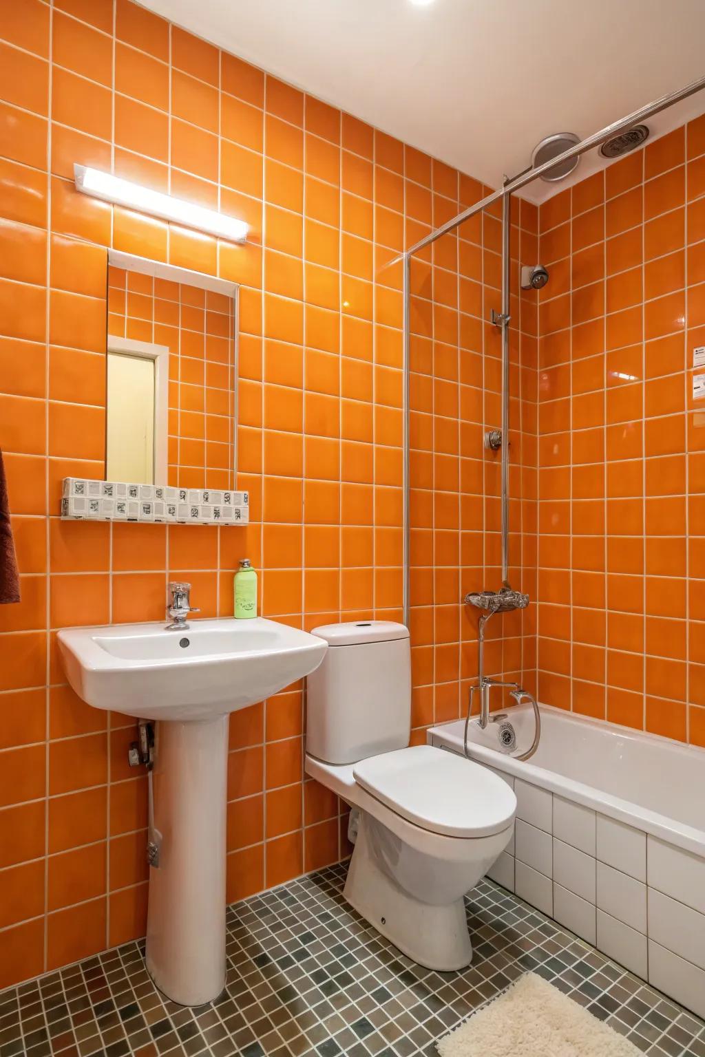 A wall adorned with orange tiles enriches the bathroom with texture and personality.