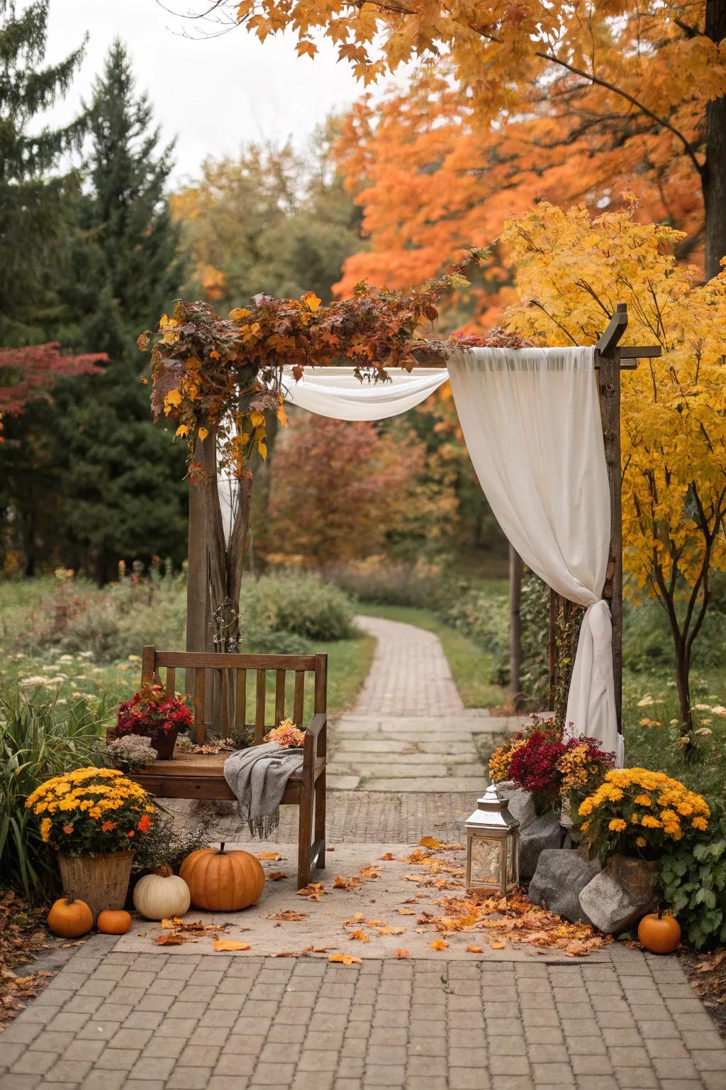 Earthen shades compose a traditional seasonal disposition.