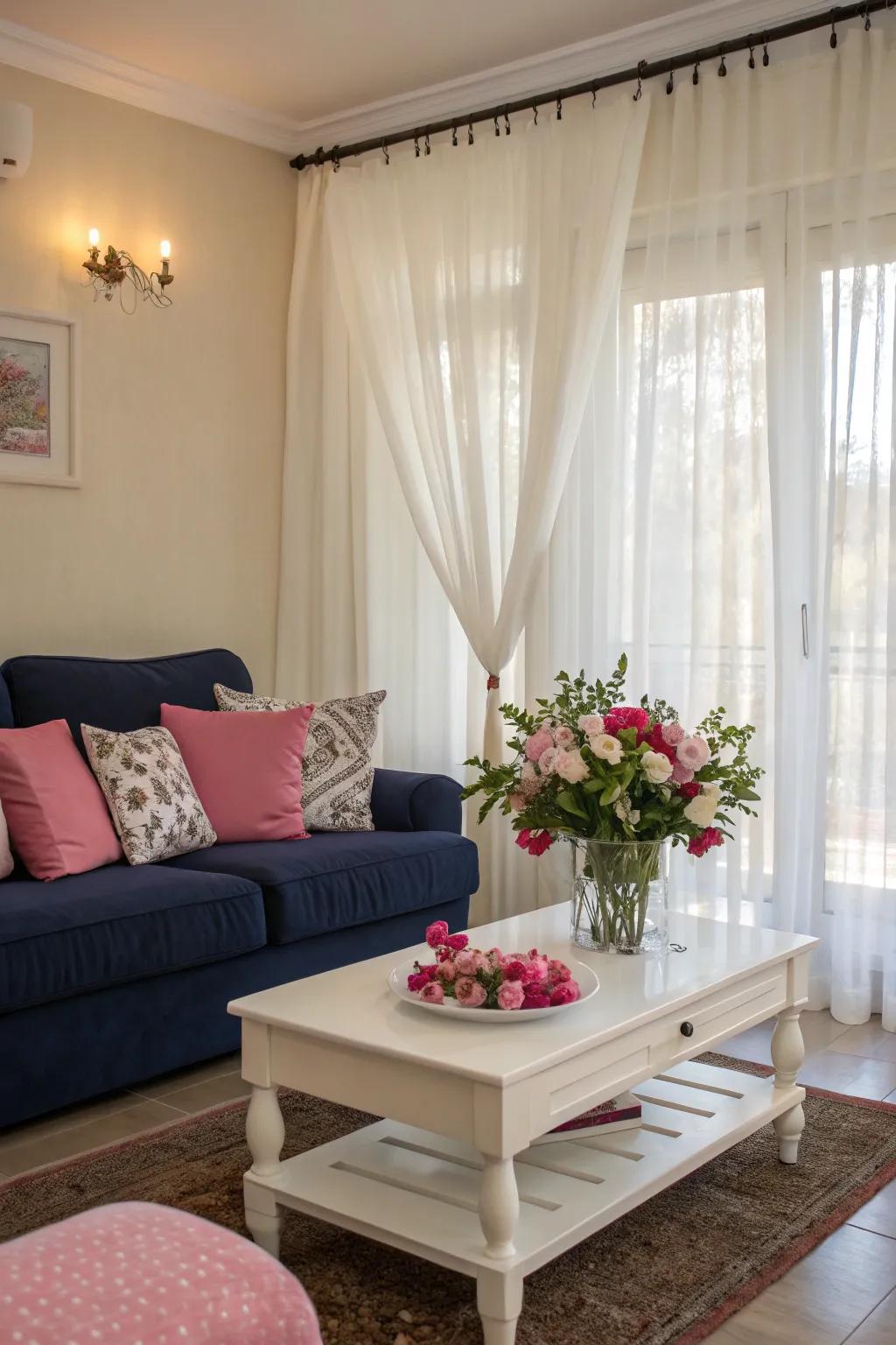 Pale components brighten the space and harmonize the deeper tones.