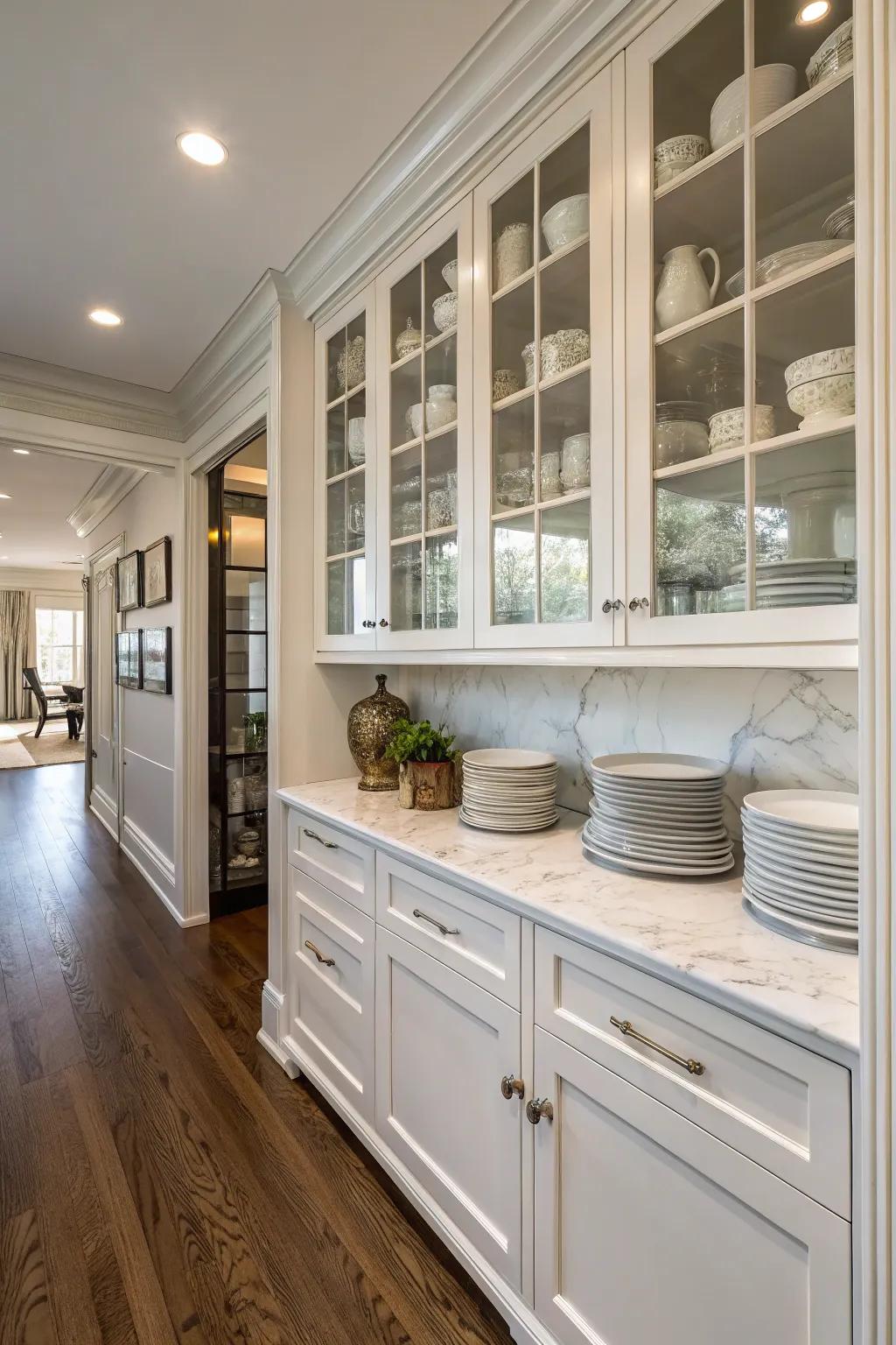 Vitreous thresholds amplify the elegance and permeability of pantry storage.