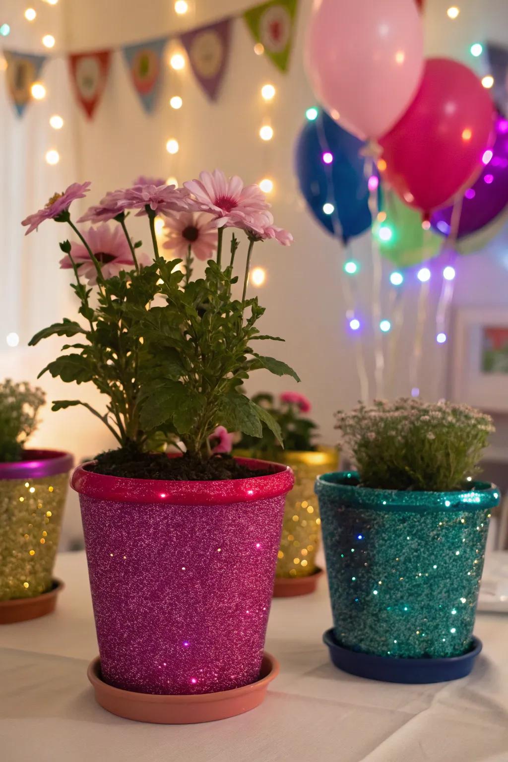 Integrate radiance into your décor utilizing shimmer-enclosed floral containers.