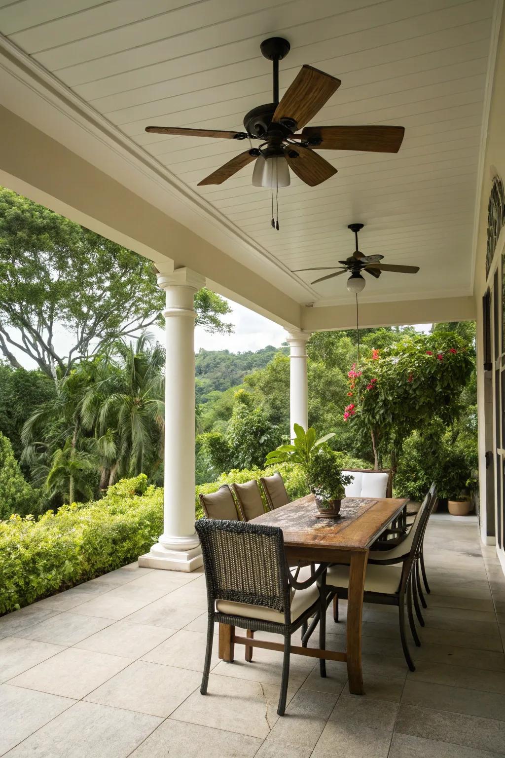 An overhead fan guarantees comfort during balmy days.