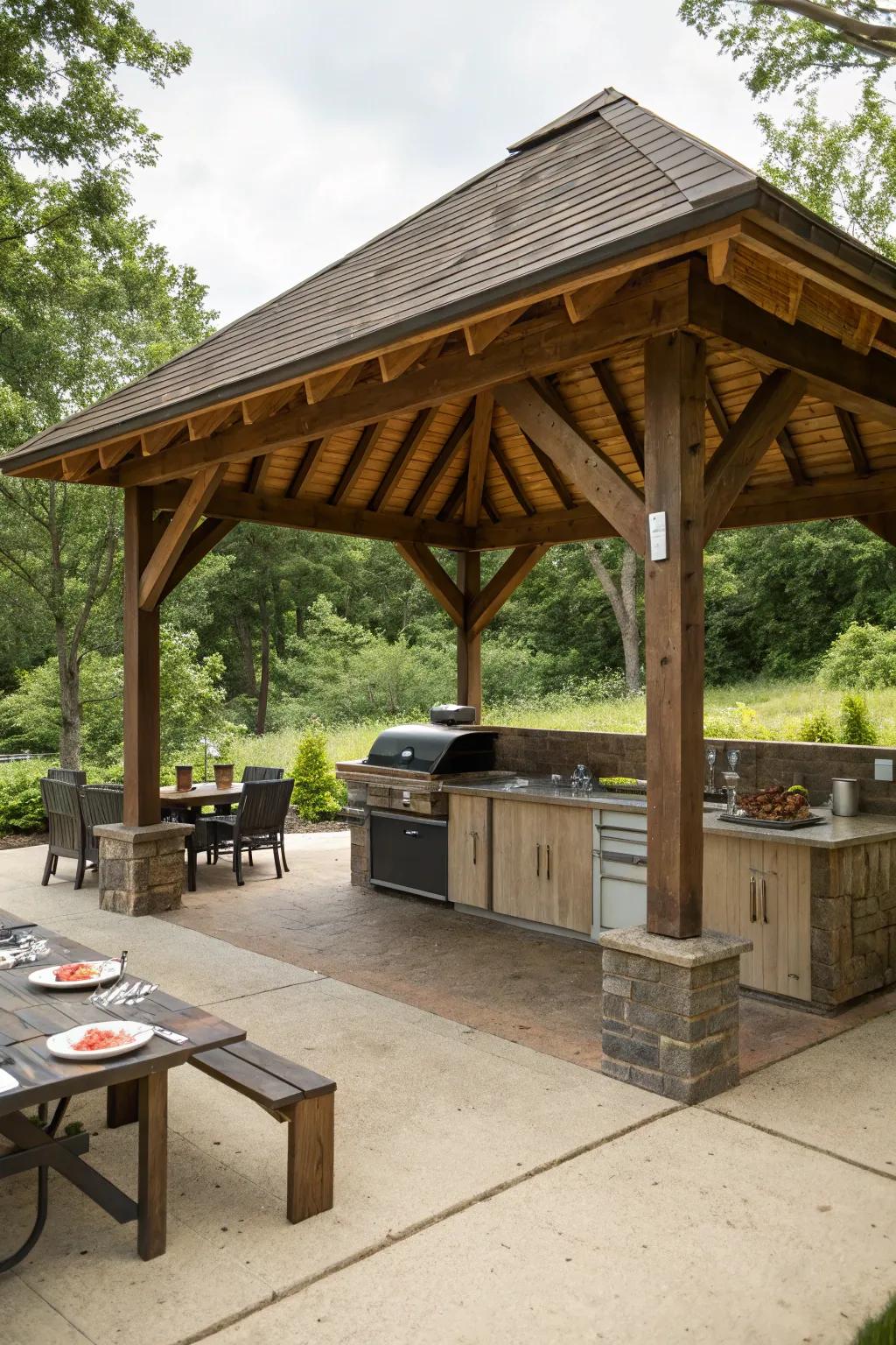 A grand bandstand-inspired sanctuary creating an open-air grilling experience.