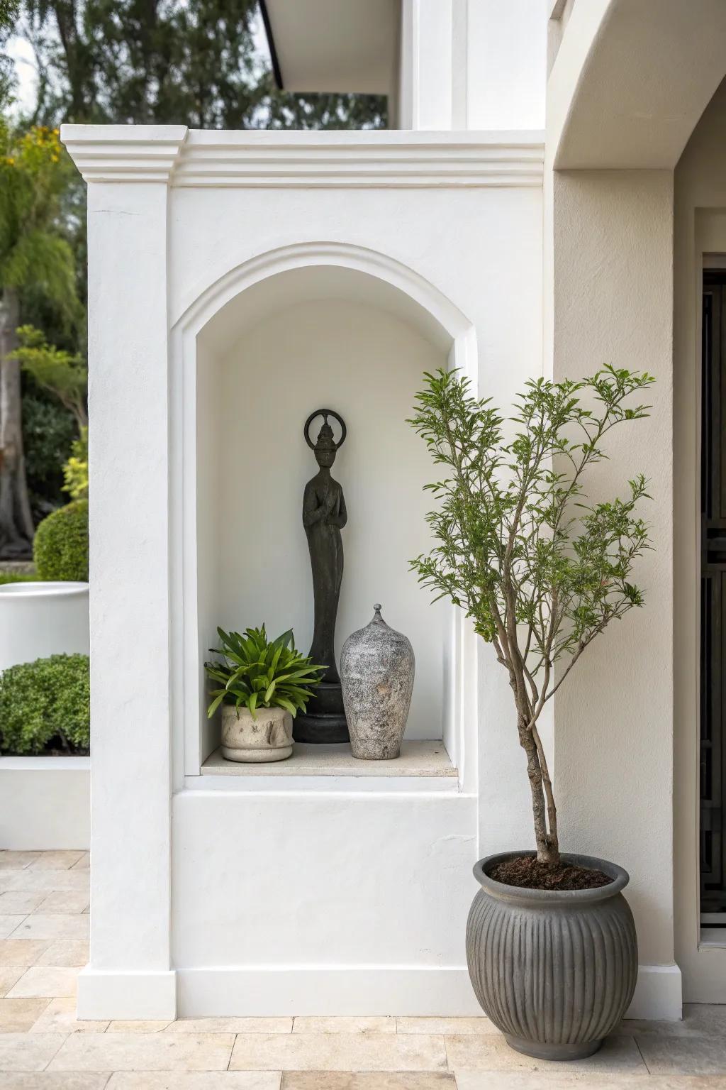 Minimalist decor emphasizes the simplicity and elegance of this niche.