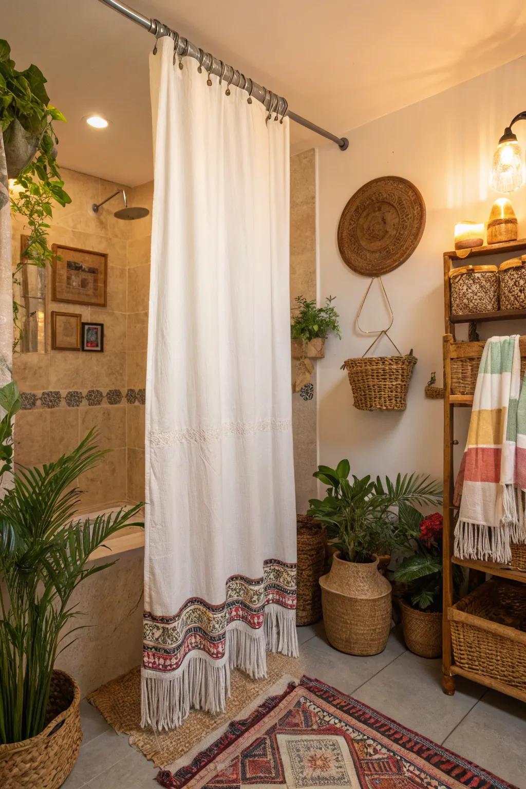 Fringes and tassels impart a playful bohemian nuance to your bathroom.