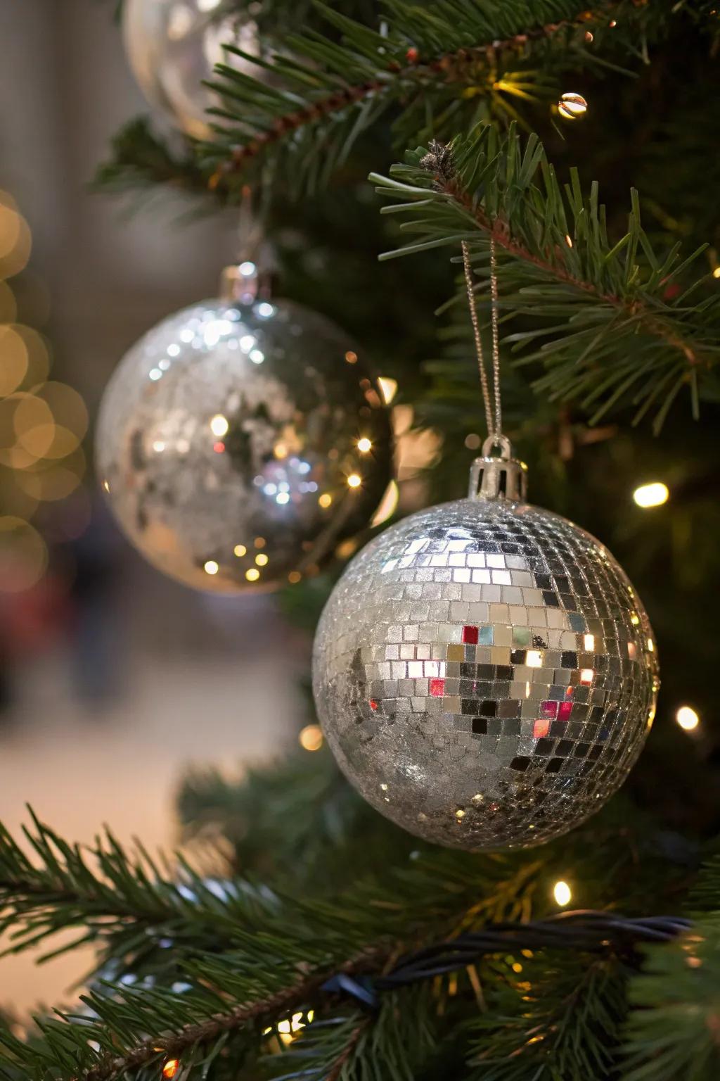 Reflecting mirror ornaments produce a hypnotic radiance.