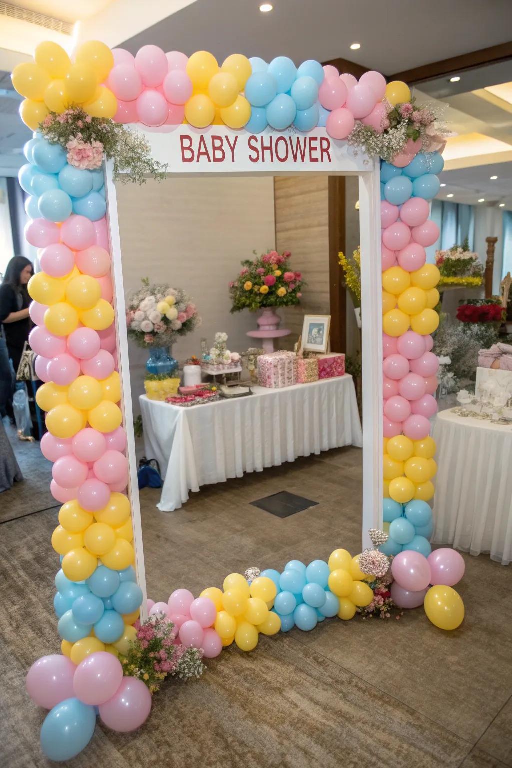 A balloon photo frame adds interactive fun to the celebration.
