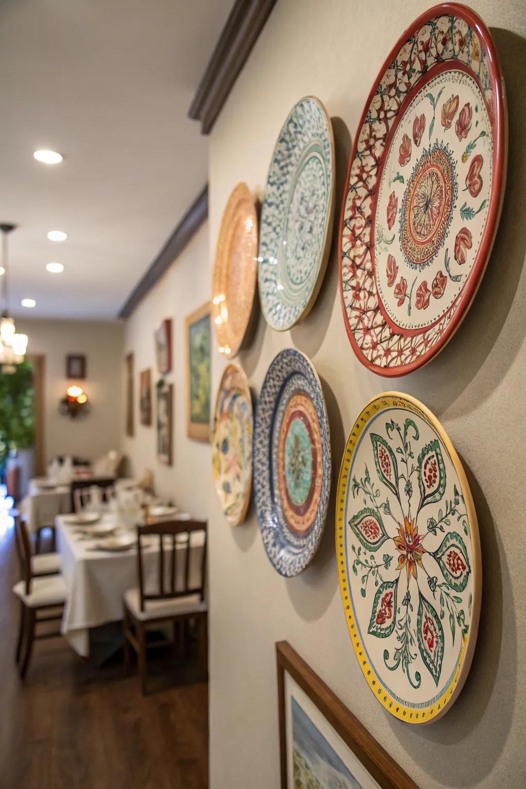 Oversized plates engender an audacious and impactful declaration.