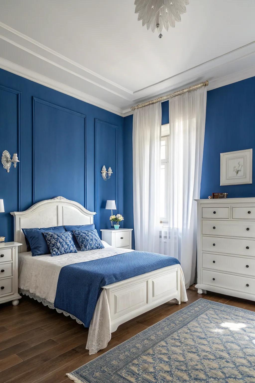 Ivory details contrast with sapphire blue, creating balance and harmony.
