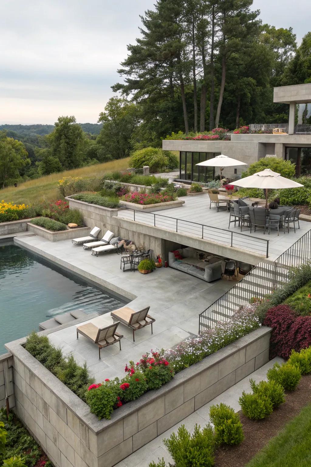 Tiered decking creates active spaces for relaxation and entertainment.