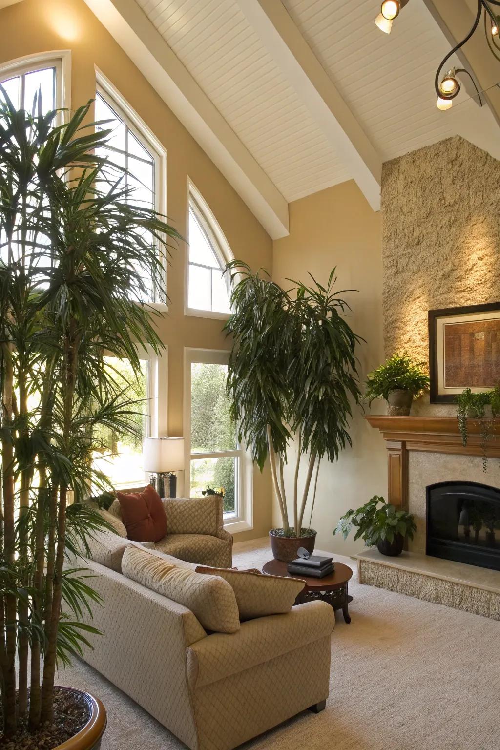 Living room featuring a vaulted ceiling and verdure accentuating the wall