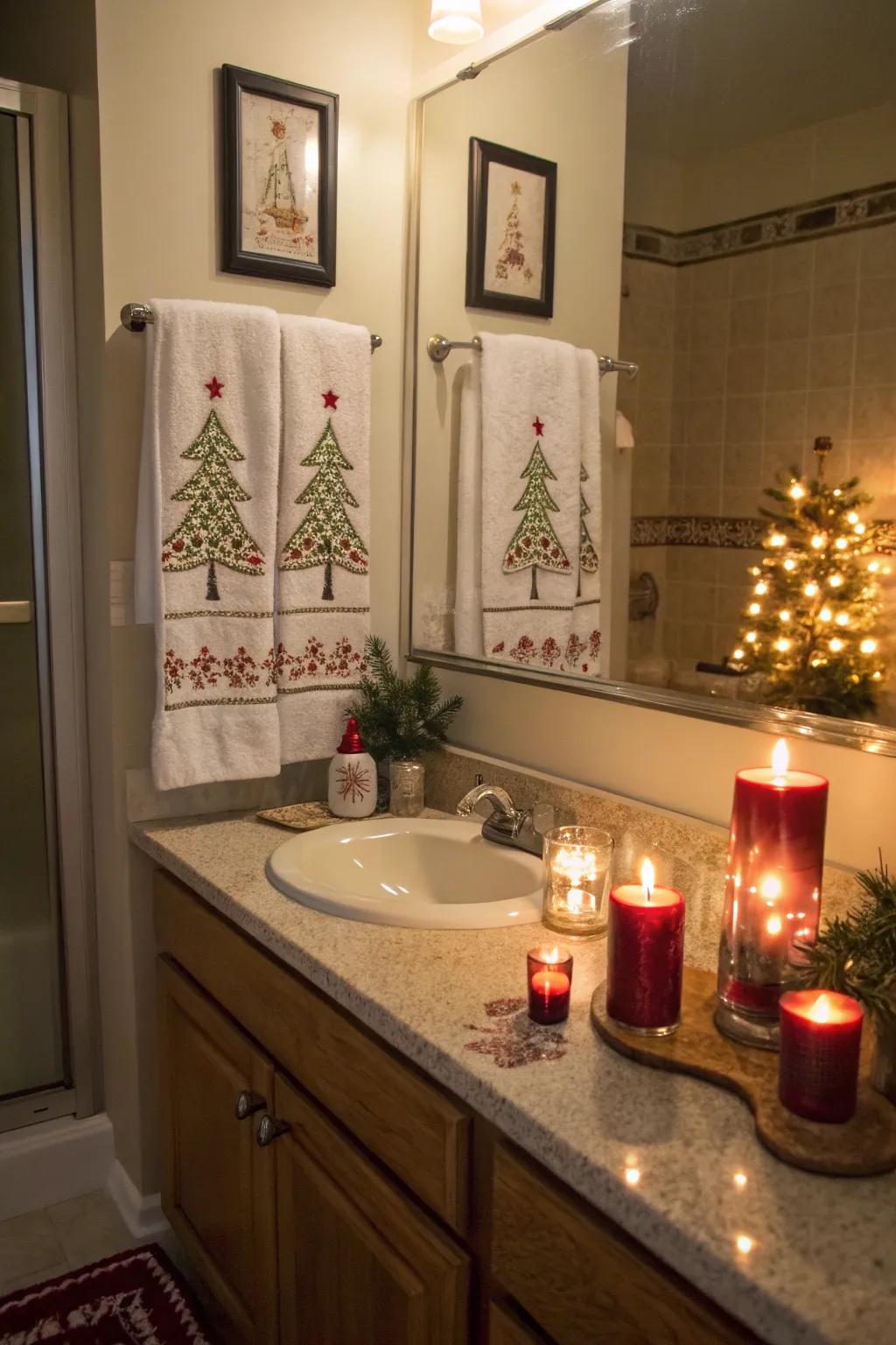 A festive touch in the bathroom with candles and themed towels.