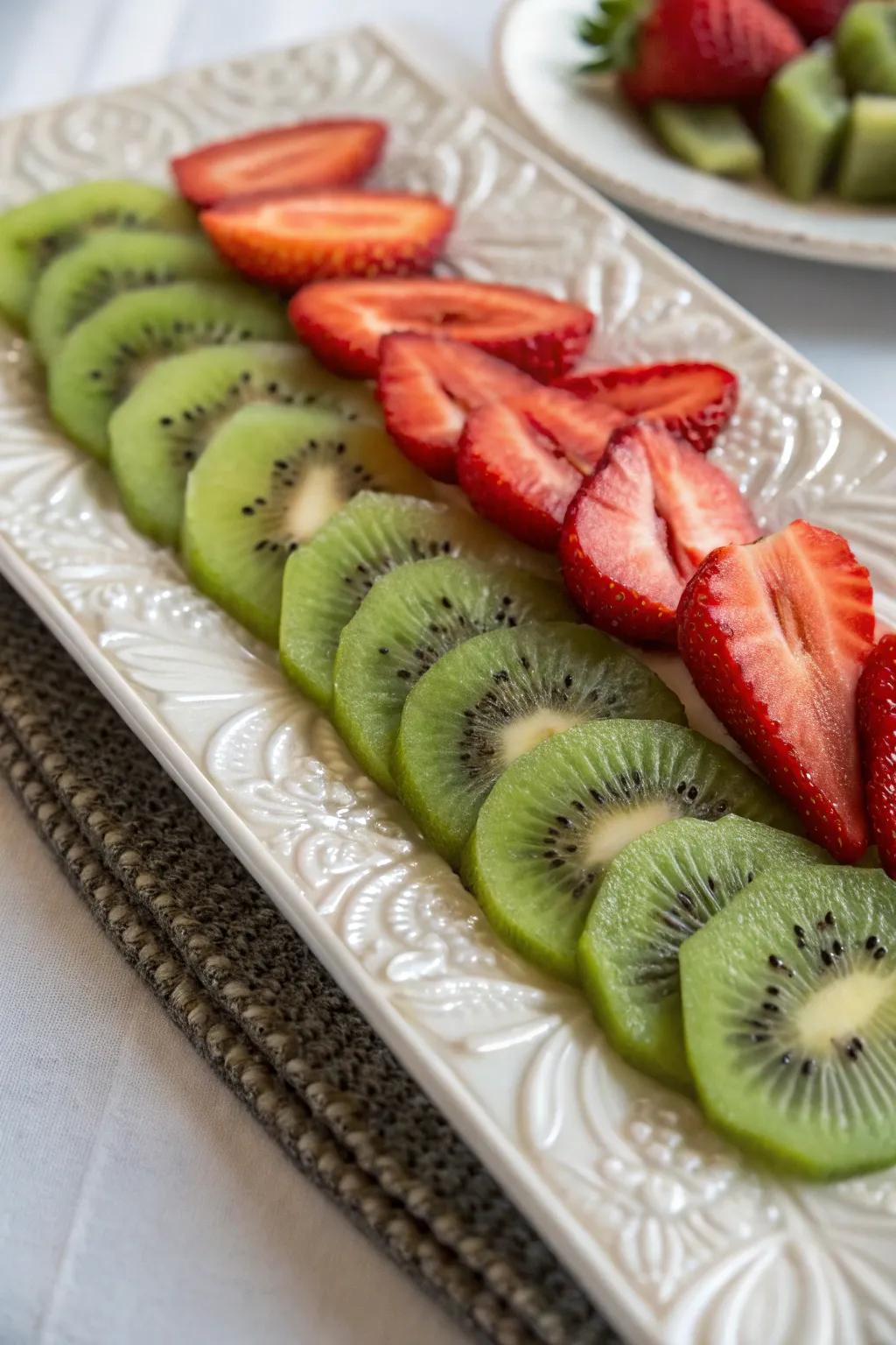Kiwi and strawberry plates impart a revitalizing, vibrant visual.