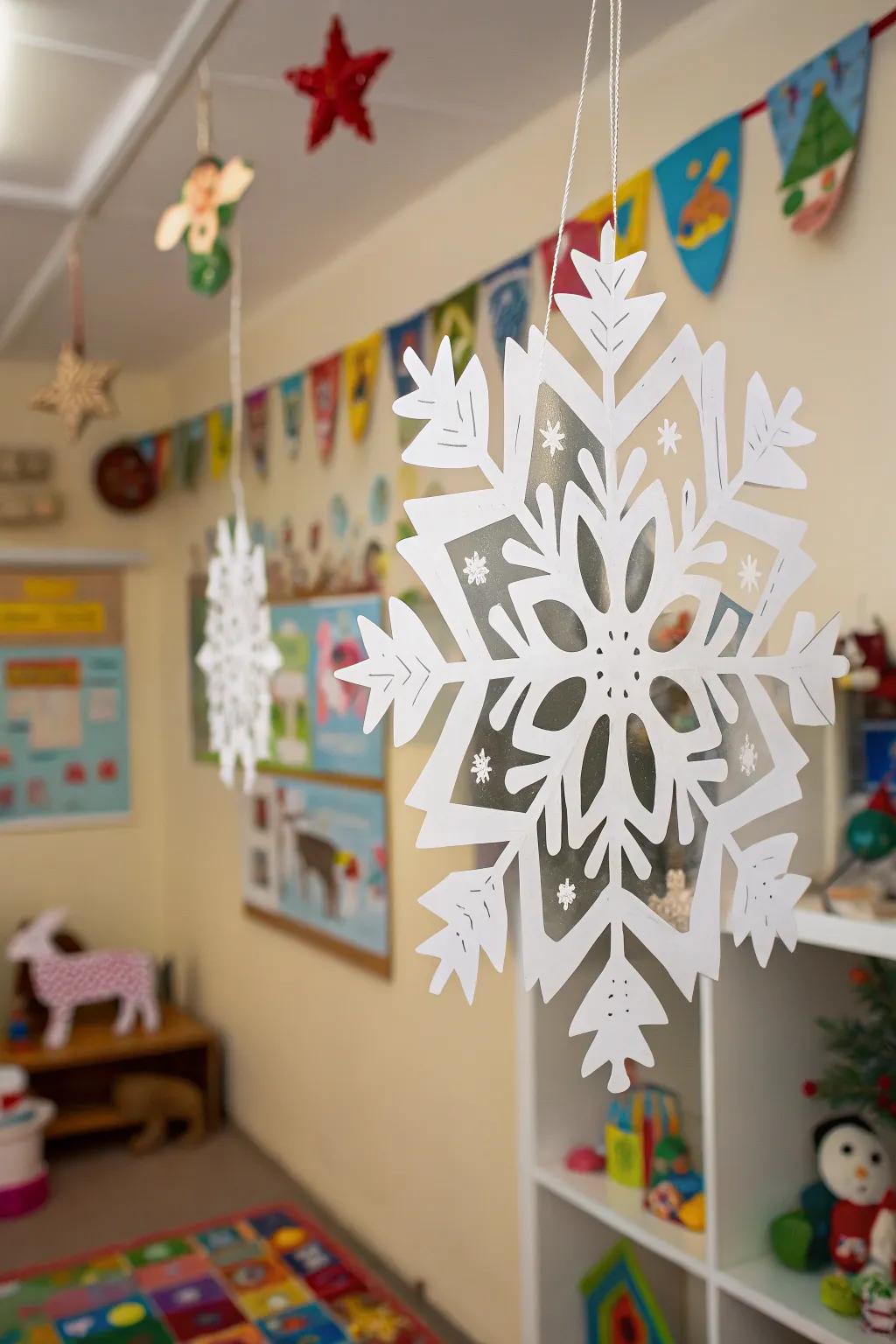 Animal-themed snowflakes contribute a dash of whimsy to your aesthetic.