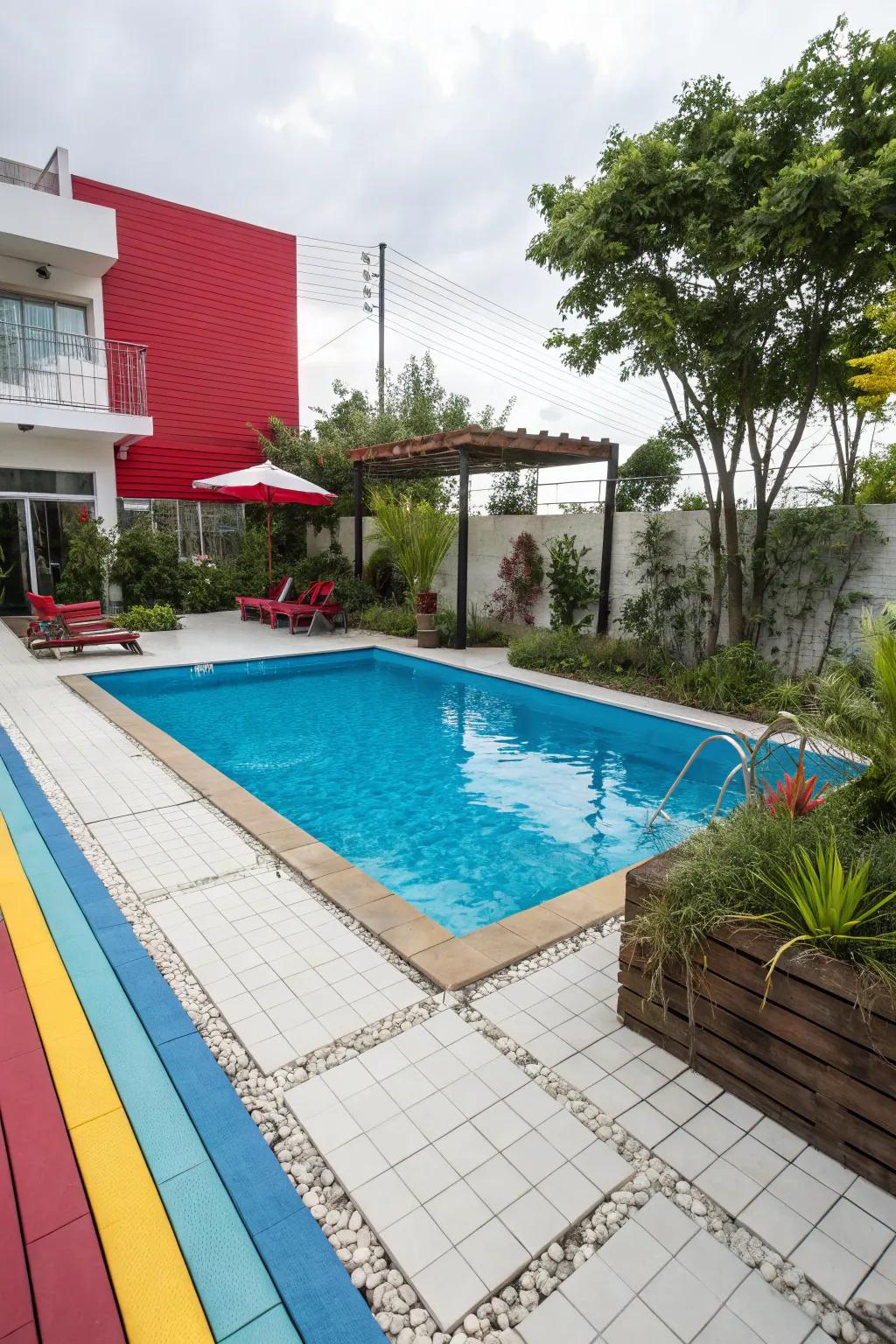 Contrasting colors create a bold and dynamic poolside design.